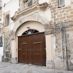charming-house-in-the-historic-center-of-palermo.palermohotels.org/
