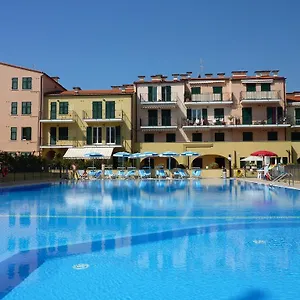 appartamento-vista-mare-con-piscina-cala-di-sole.hotelitalianriviera.com/